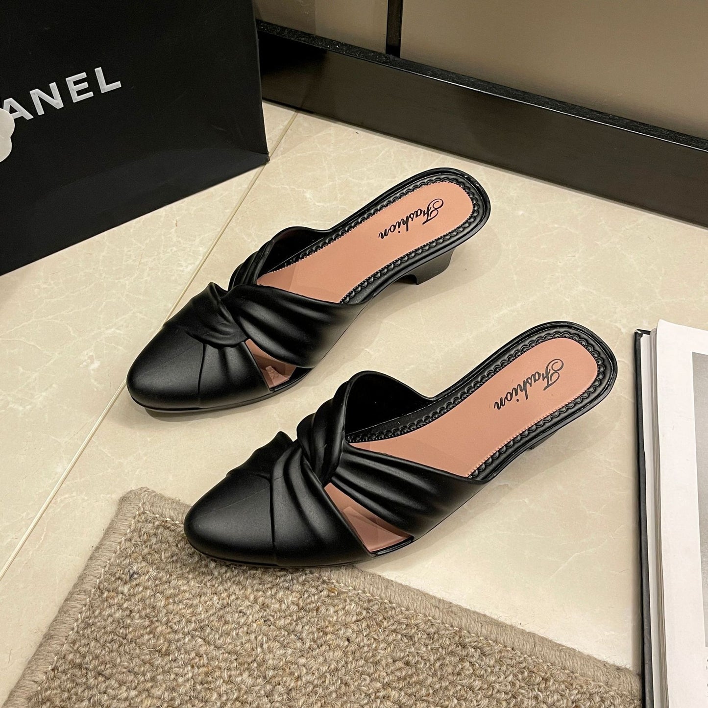 Summer Fashion Solid Color Pointed-toe Semi-slippers